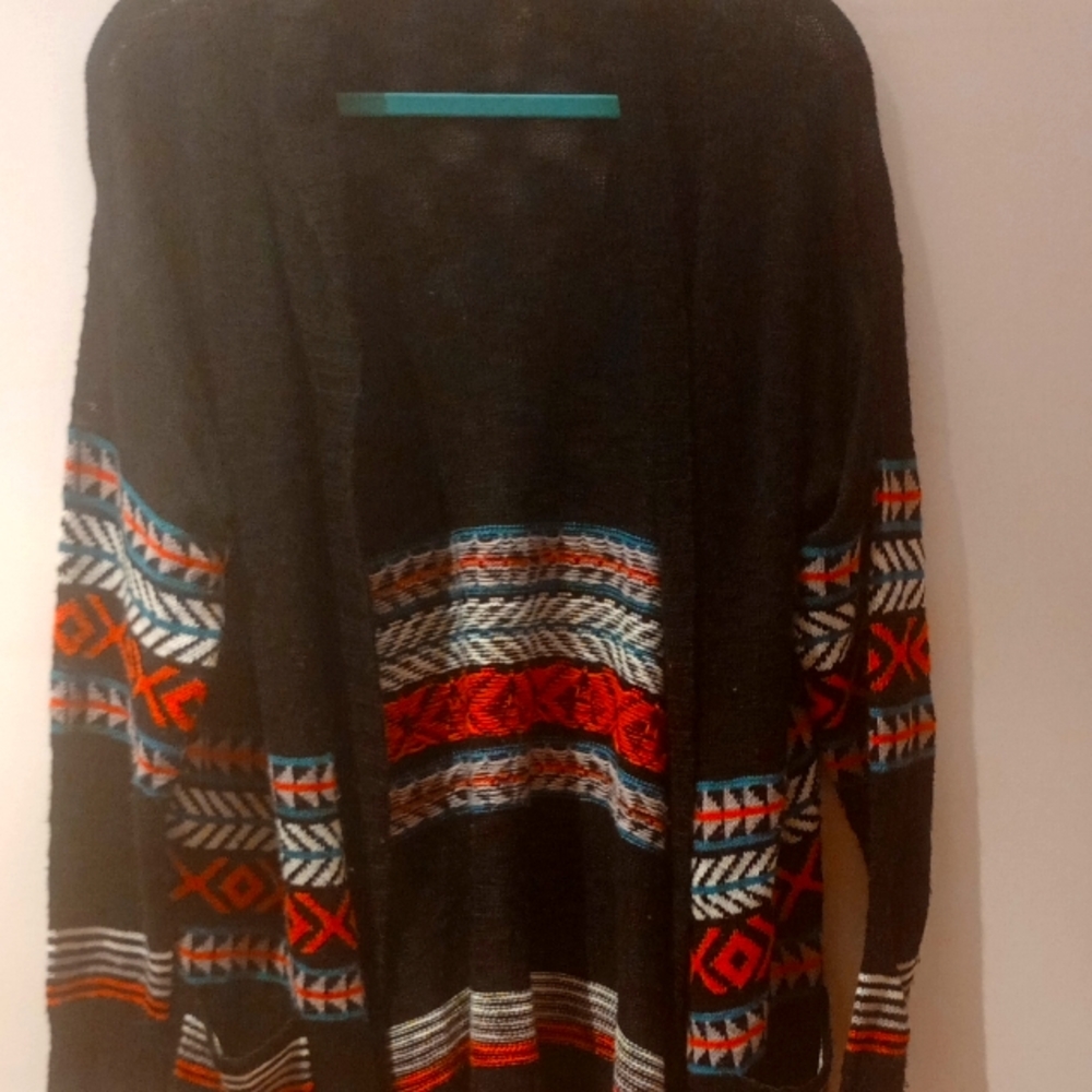Black xl eyeshadow name brand sweater worn twice. In mint condition